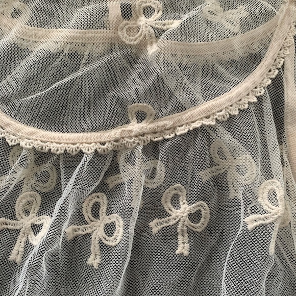 Sheer Sleeveless Blouse - Picture 3 of 5